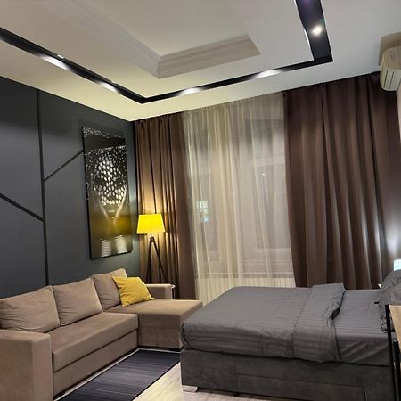 Vip - Дві Спальні Метро Хрещатик Лютеранська 3 Kyiv Exterior foto
