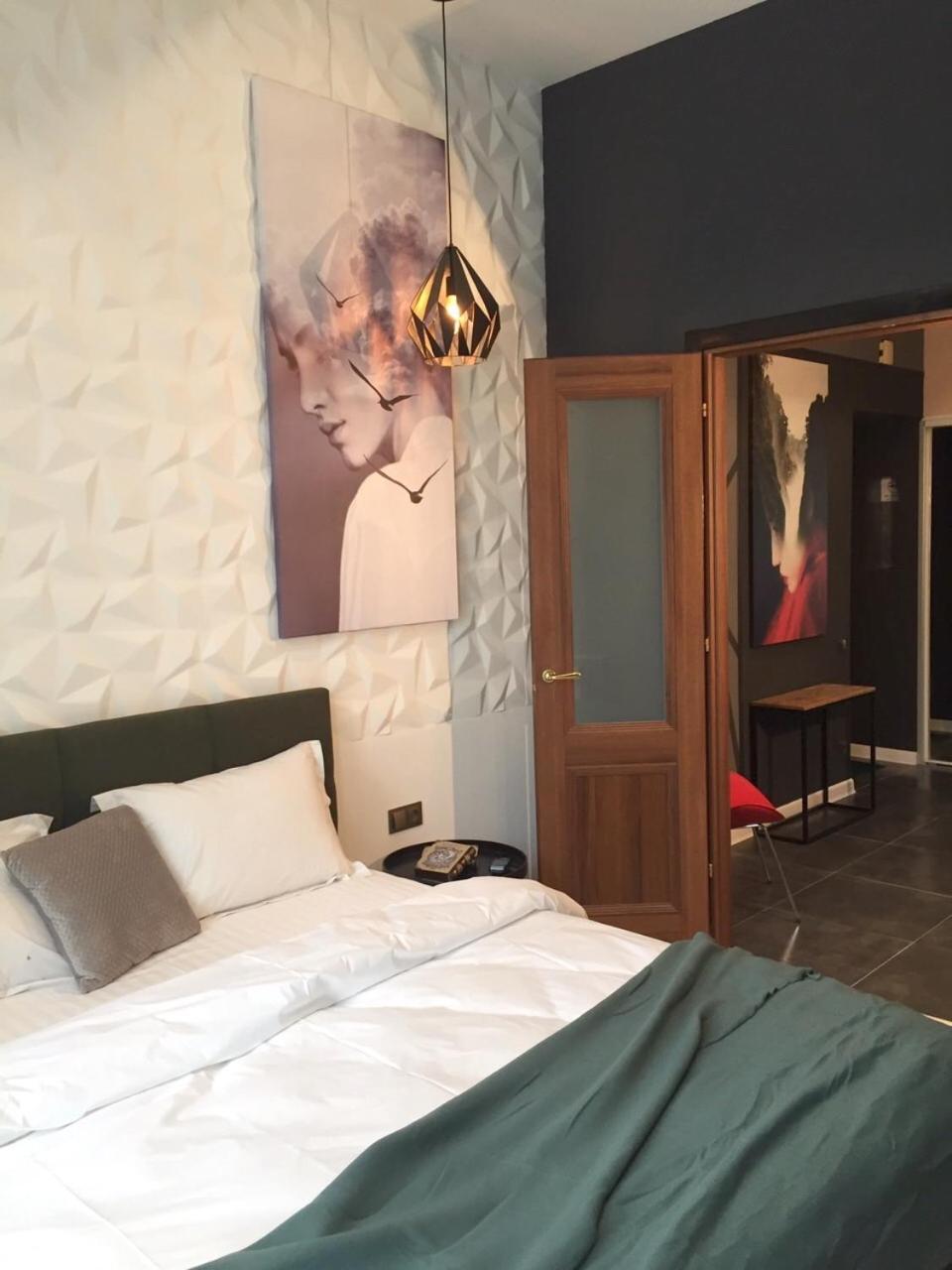 Vip - Дві Спальні Метро Хрещатик Лютеранська 3 Kyiv Exterior foto
